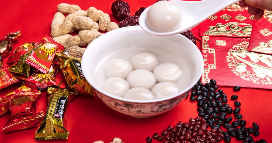 why do chinese people eat tangyuan on lantern festival